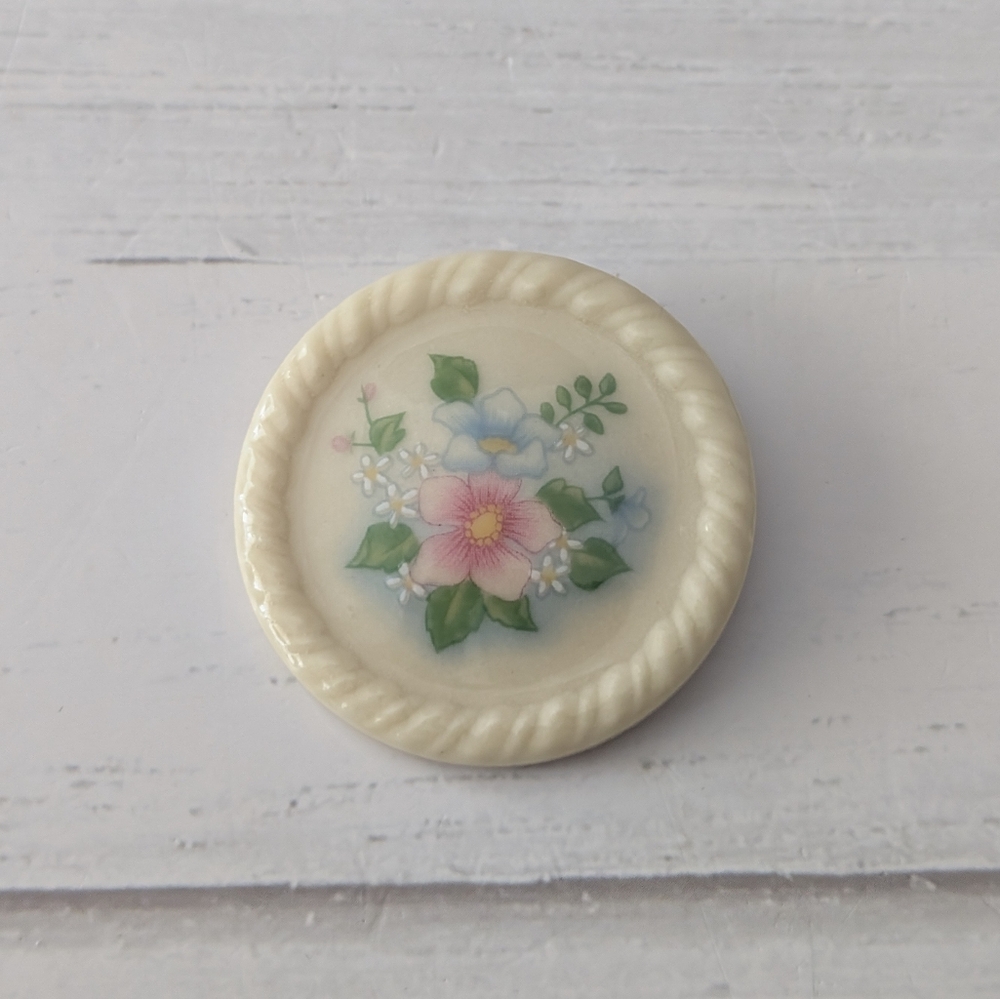 Vintage Avon Spring floral Bouquet Ceramic Brooch